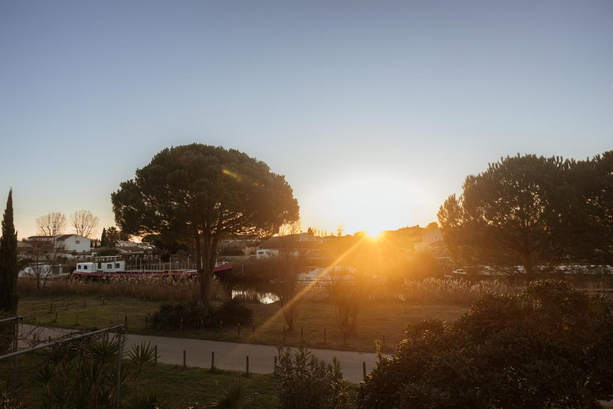 Les Jardins Du Canal Piscine Chauffee Aigues-Mortes Exterior photo