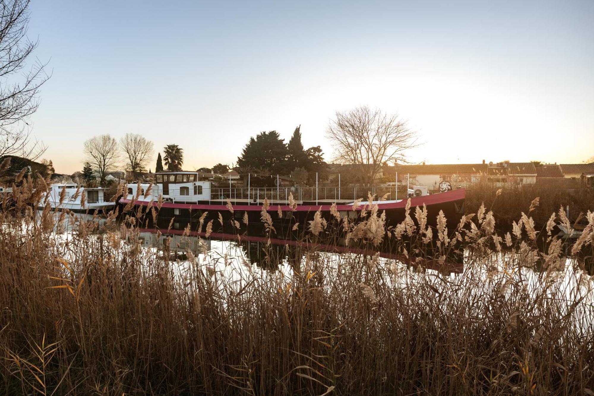 Les Jardins Du Canal Piscine Chauffee Aigues-Mortes Exterior photo