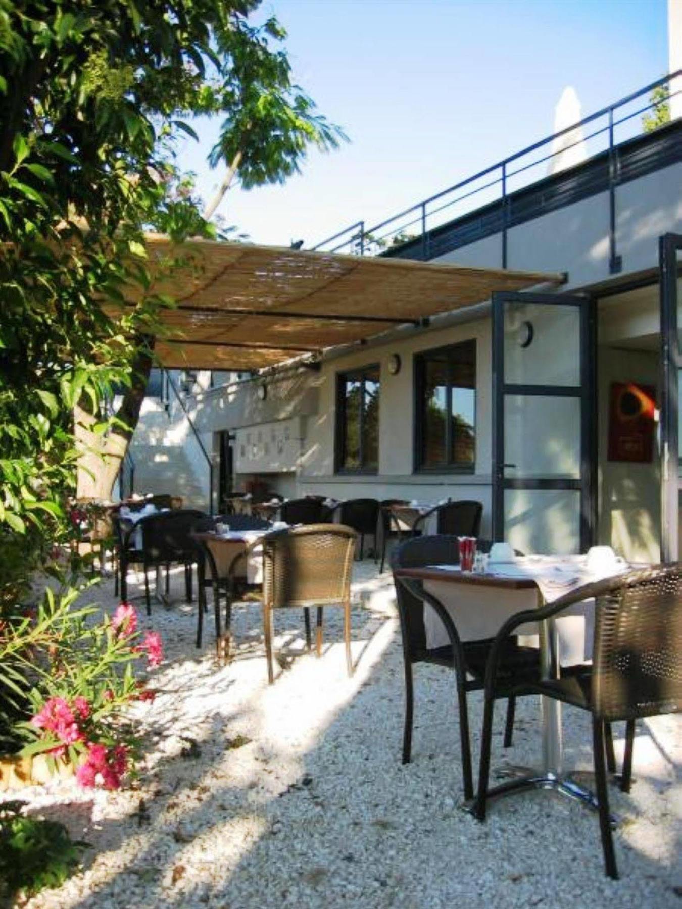 Les Jardins Du Canal Piscine Chauffee Aigues-Mortes Exterior photo